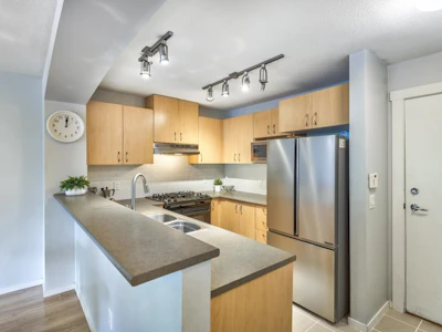 106-9233 Government Street - 3