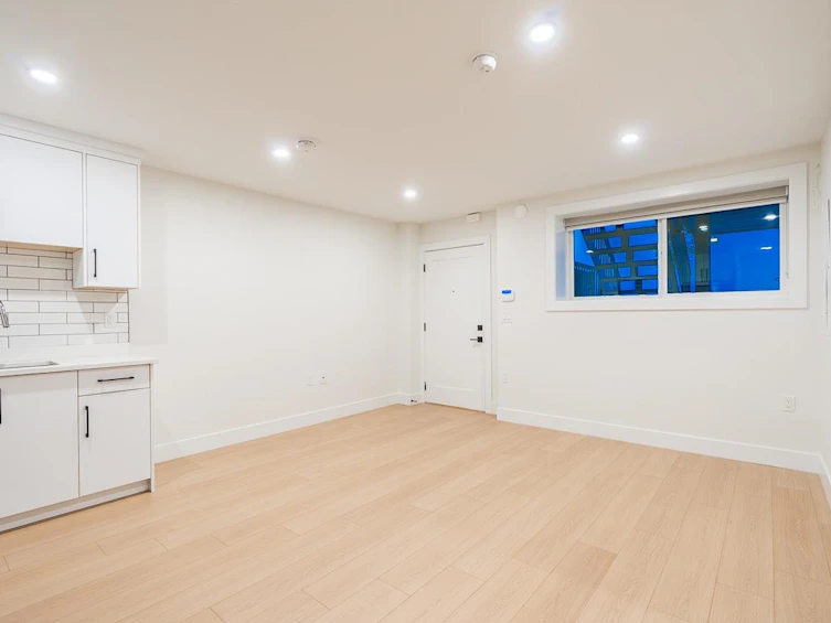 6740 Canada Way, Burnaby, BC, V5E 3R1 - 18