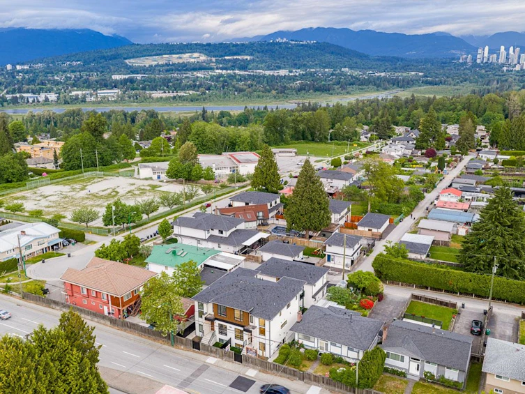 6740 Canada Way, Burnaby, BC, V5E 3R1 - 27