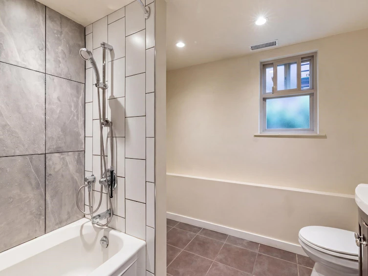 2246 Parker Street, Vancouver, BC, V5L 2L9 - 30