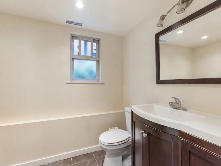 2246 Parker Street, Vancouver, BC, V5L 2L9 - 31