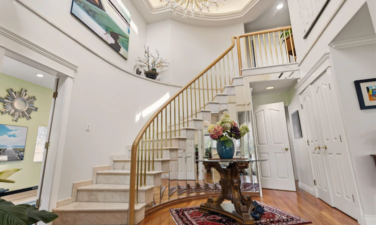 2541 Marine Drive