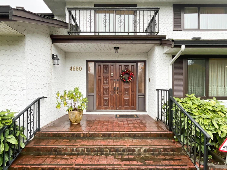 4680 W 15th Avenue, Vancouver, BC, V6R 3B6 - 4