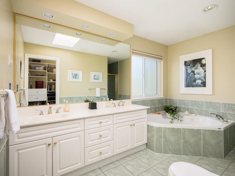 228 W Kings Road, North Vancouver, BC, V7N 2L9 - 22