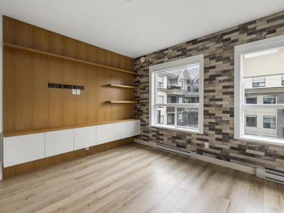416-417-2493 Montrose Avenue - 5