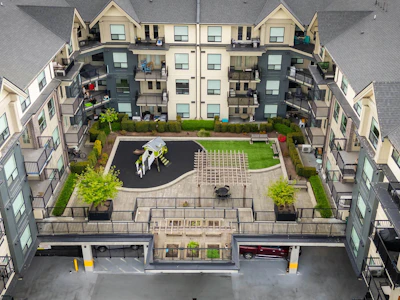 416-417-2493 Montrose Avenue - 2