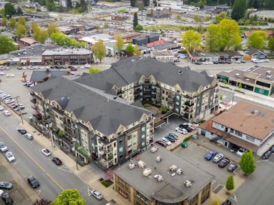 416-417-2493 Montrose Avenue - 3