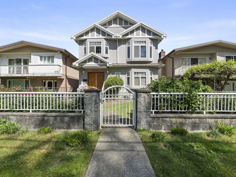 3541 Adanac Street, Vancouver BC V5K 2P6