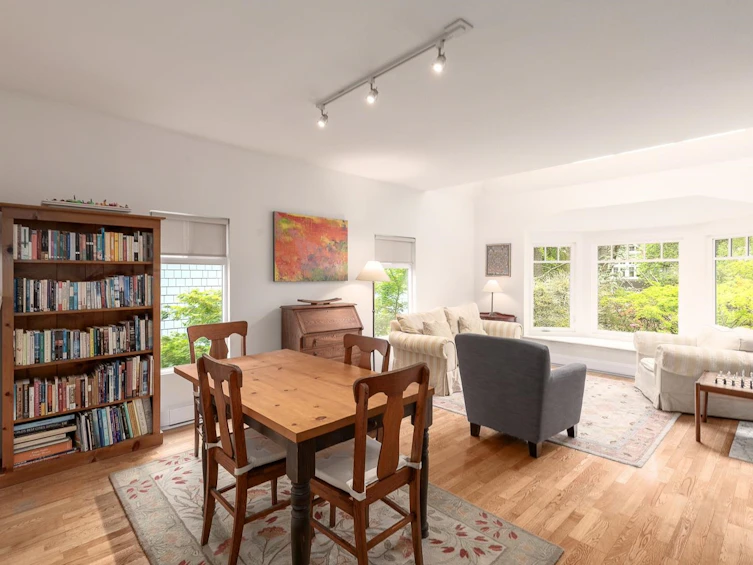 2546 W 2nd Avenue, Vancouver, BC, V6K 1J8