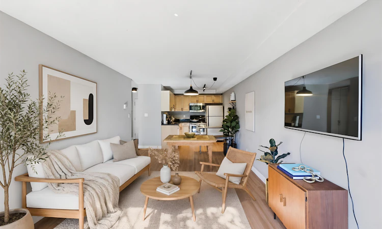 108-251 W 4th Street