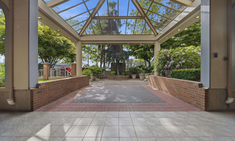 203-7326 Antrim Avenue