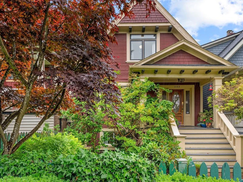1153 E 13th Avenue, Vancouver BC V5T 2M2