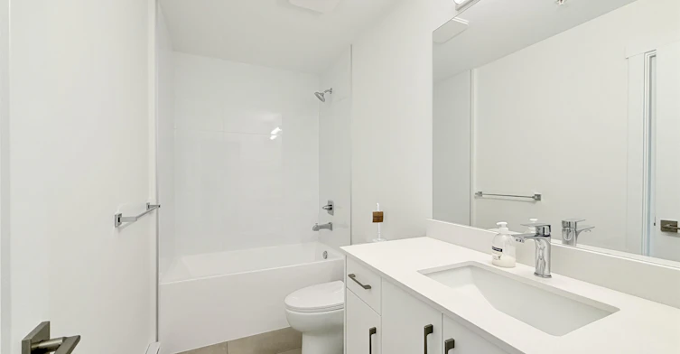 308-6338 King George Boulevard, Surrey, BC, V3X 0L5 - 2