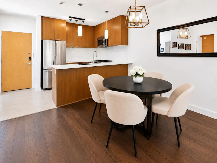 201-1330 Marine Drive, North Vancouver, BC, V7P 1T4 - 3