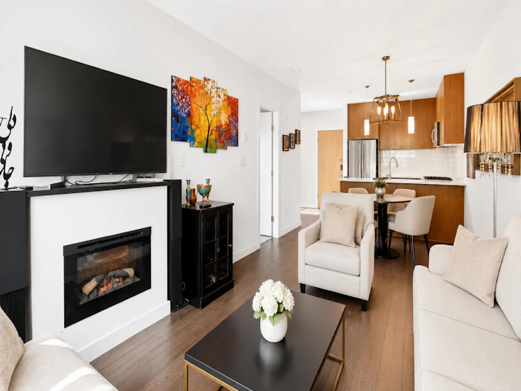 201-1330 Marine Drive, North Vancouver, BC, V7P 1T4
