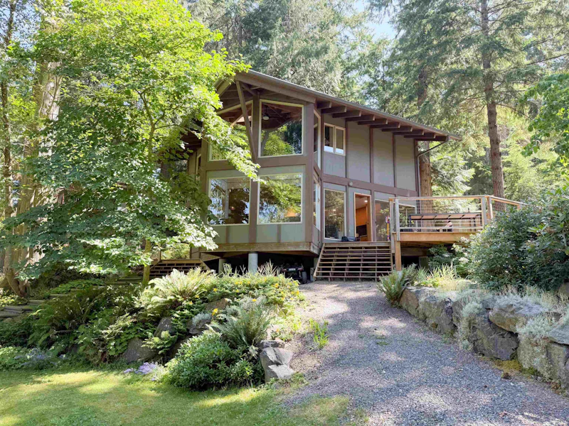 901 Windjammer Road, Bowen Island BC V0N 1G2