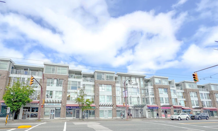 311-5555 Victoria Drive