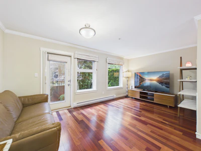 6-6498 Elgin Avenue - 2
