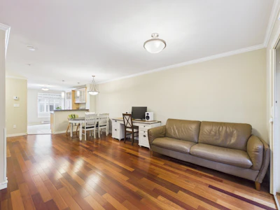 6-6498 Elgin Avenue - 5