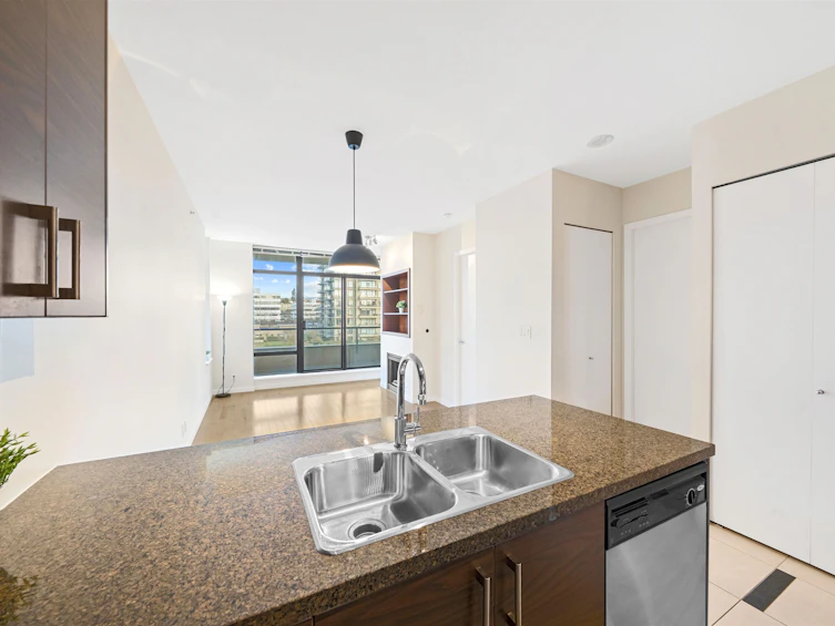 605-2345 Madison Avenue, Burnaby, BC, V5C 0B4 - 23