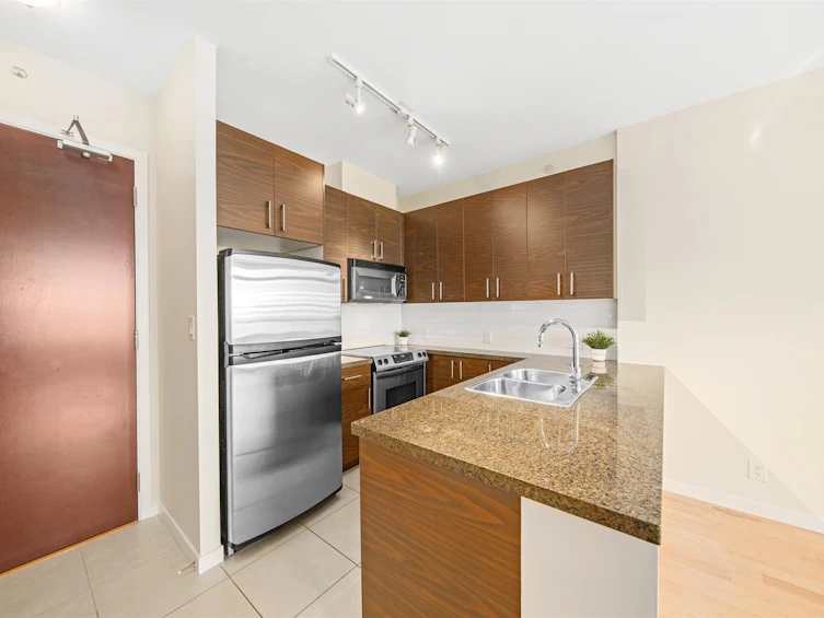 605-2345 Madison Avenue, Burnaby, BC, V5C 0B4 - 11