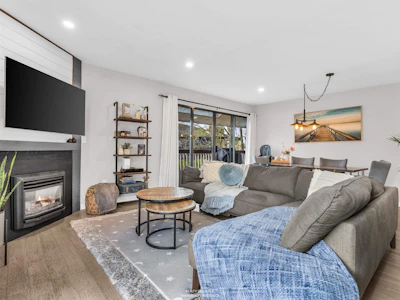 303-708 Eighth Avenue - 2