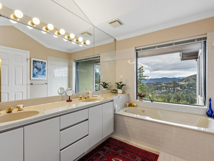 5180 Meadfeild Road, West Vancouver, BC, V7W 3B8 - 15
