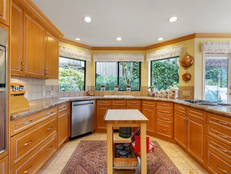 5180 Meadfeild Road, West Vancouver, BC, V7W 3B8 - 3