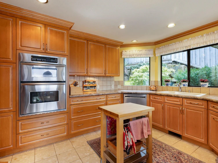 5180 Meadfeild Road, West Vancouver, BC, V7W 3B8 - 4