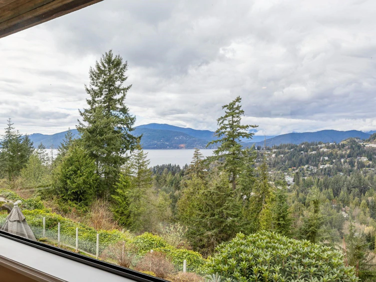 5180 Meadfeild Road, West Vancouver, BC, V7W 3B8
