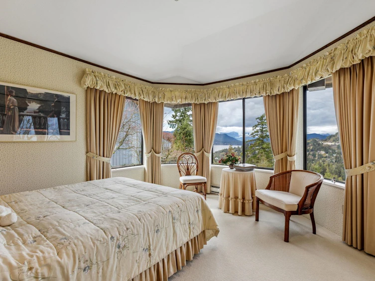 5180 Meadfeild Road, West Vancouver, BC, V7W 3B8 - 12