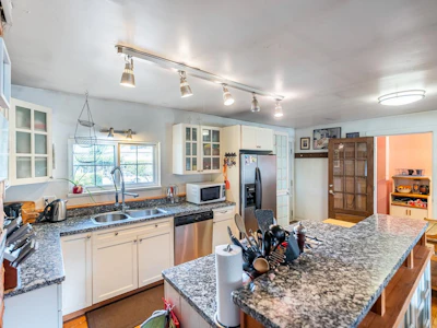 1052 Como Lake Avenue - 4