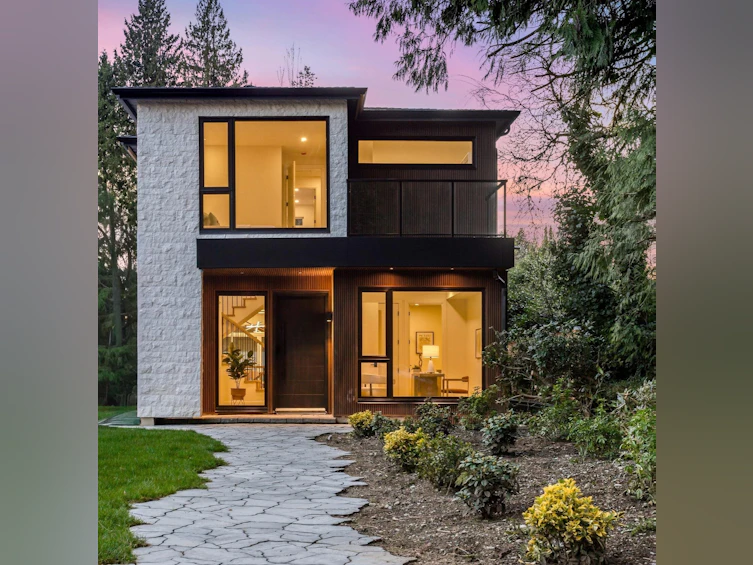 1921 Tatlow Avenue, North Vancouver, BC, V7P 3A2 - 2
