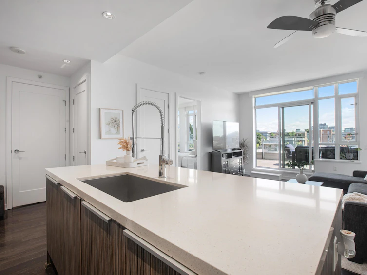 901-1616 Columbia Street, Vancouver, BC, V5Y 0B7 - 2