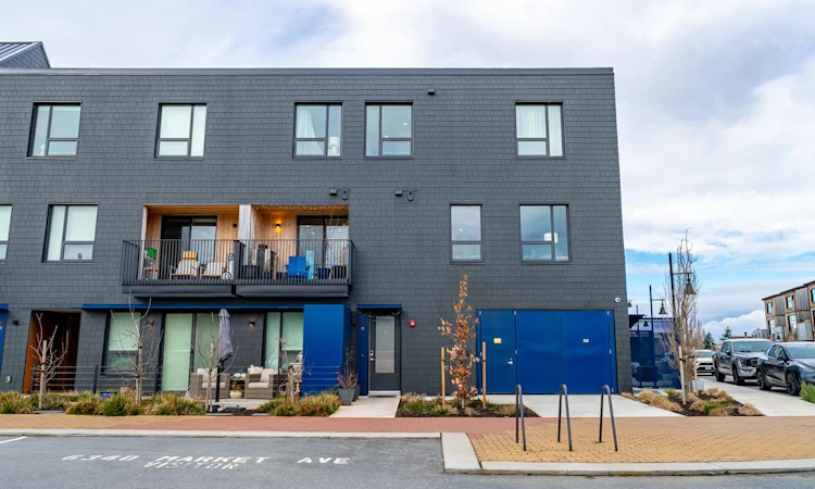 12-6340 Market Avenue