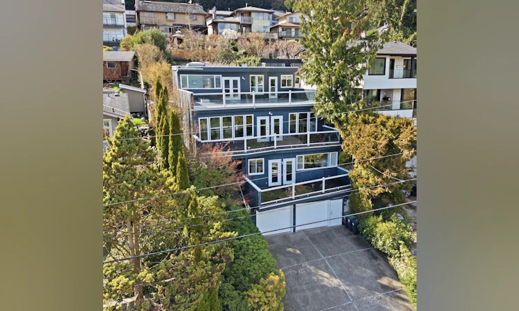 2341 Caledonia Avenue