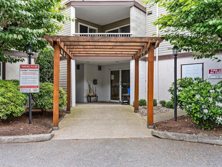 210-45222 Watson Road, Chilliwack, BC, V2R 3J4 - 3