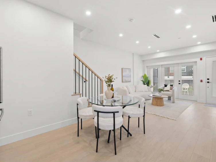 2133 E Pender Street, Vancouver, BC, V5L 1X3 - 9