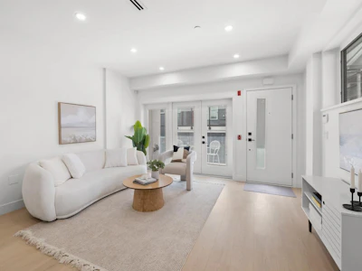 2133 E Pender Street - 4