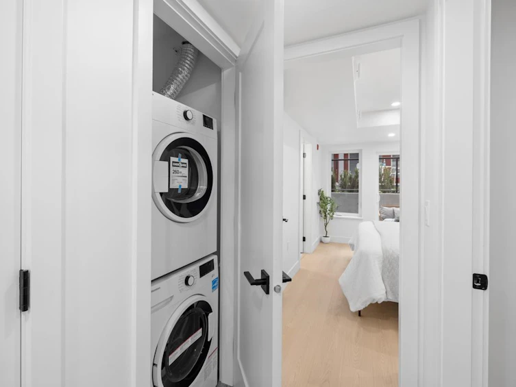 101-2135 E Pender Street, Vancouver, BC, V5L 1X3 - 14