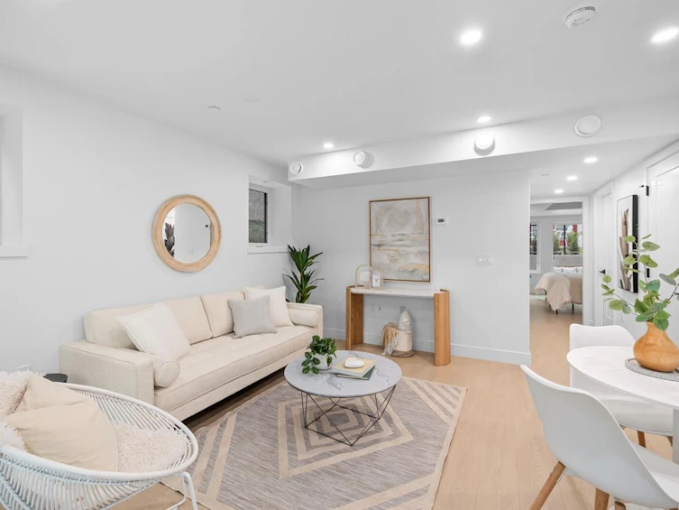 101-2135 E Pender Street, Vancouver, BC, V5L 1X3 - 3