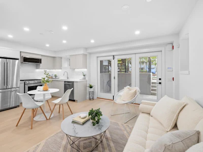 101-2135 E Pender Street - 5