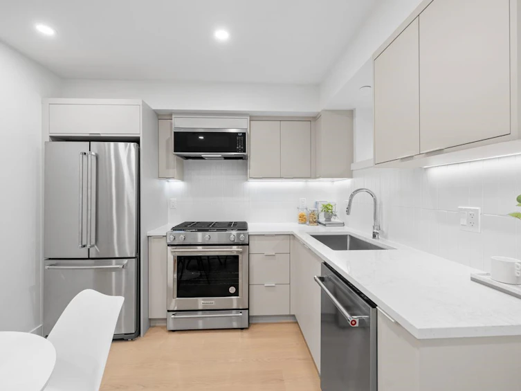 101-2135 E Pender Street, Vancouver, BC, V5L 1X3 - 7
