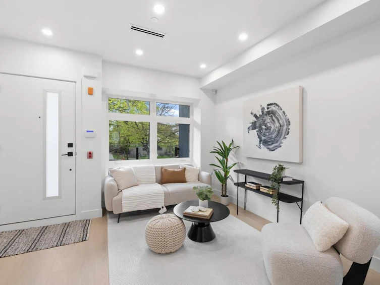201-2135 E Pender Street, Vancouver, BC, V5L 1X3 - 4
