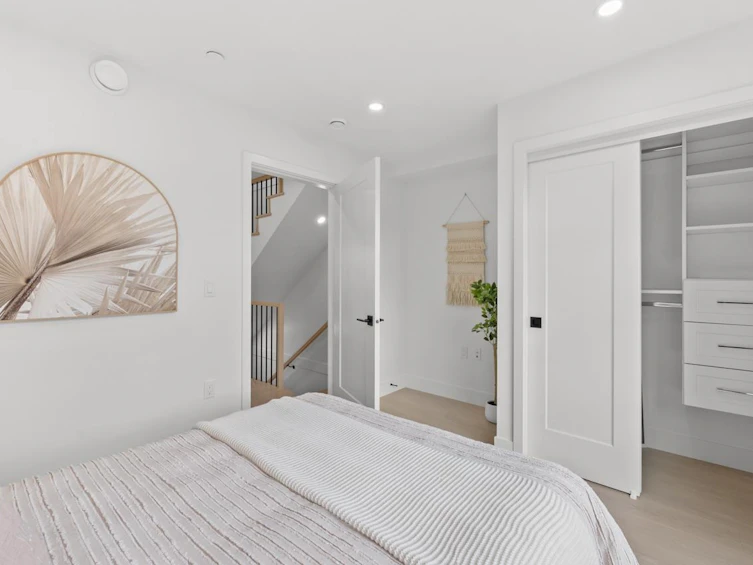 201-2135 E Pender Street, Vancouver, BC, V5L 1X3 - 16