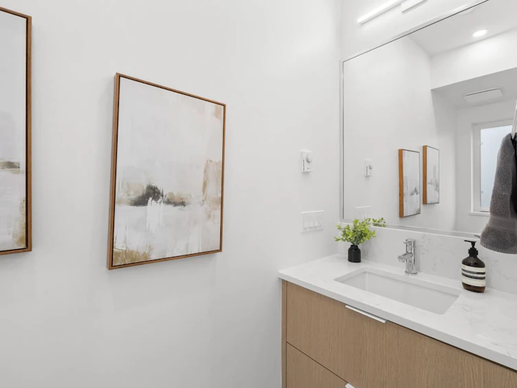 201-2135 E Pender Street, Vancouver, BC, V5L 1X3 - 11