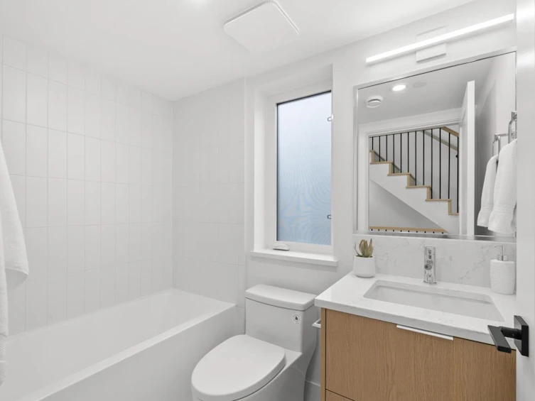 201-2135 E Pender Street, Vancouver, BC, V5L 1X3 - 17