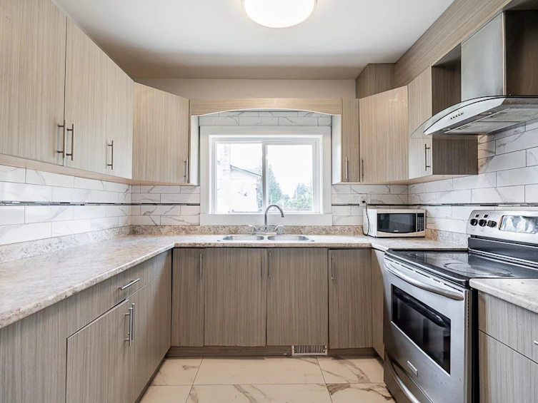 9893 132 Street, Surrey, BC, V3T 3S7 - 11