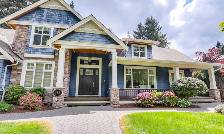 352 St. James Crescent