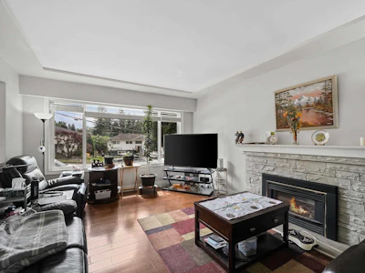 11181 90 Avenue - 4